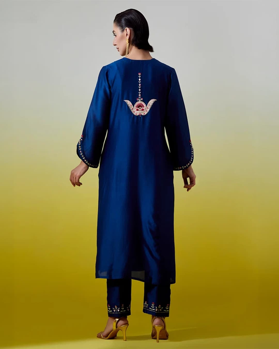 Notched neck kurta with pant