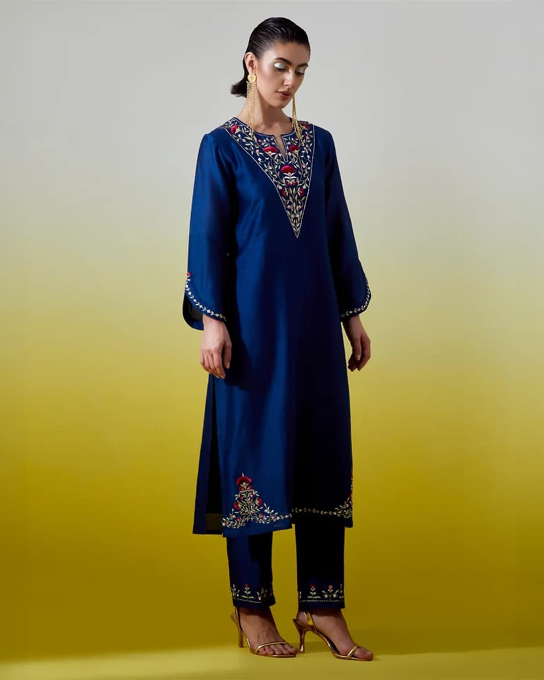 Notched neck kurta with pant