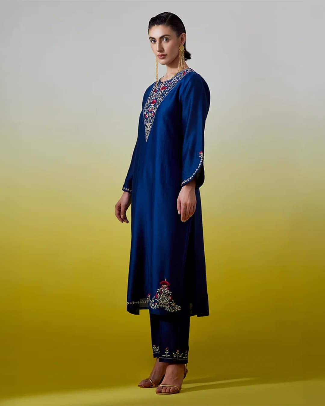 Notched neck kurta with pant